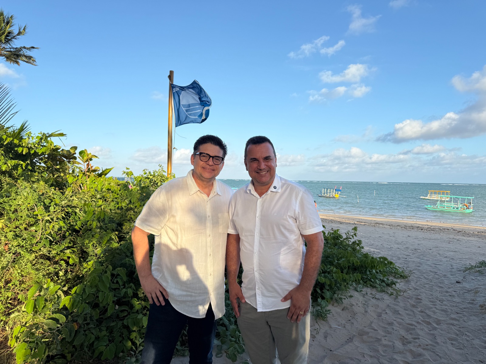 Prefeito Allan de Jesus firma cooperação para manutenção e melhorias na orla da Praia do Patacho