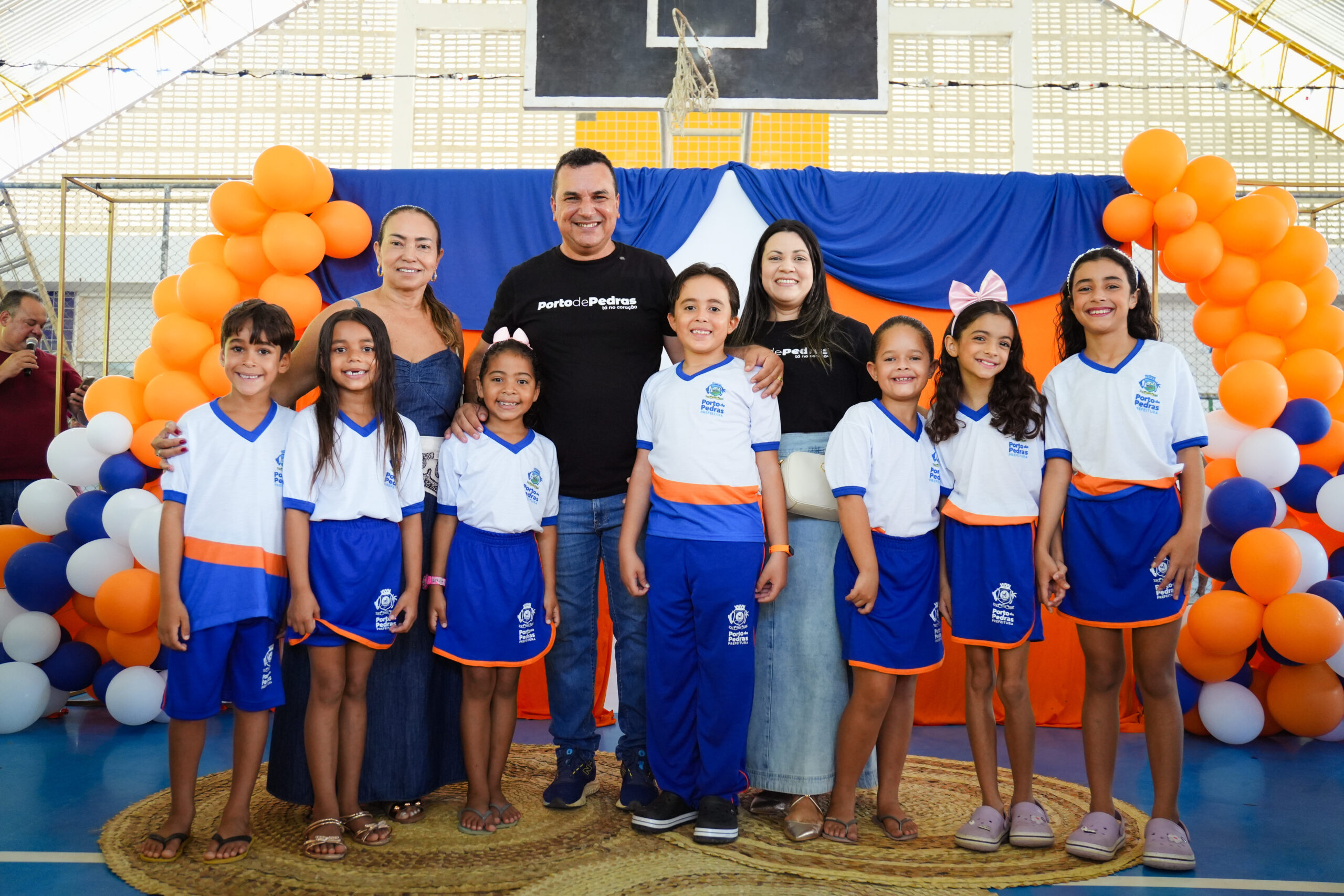 Prefeito Allan de Jesus realiza entrega inédita de fardamentos para alunos da rede municipal