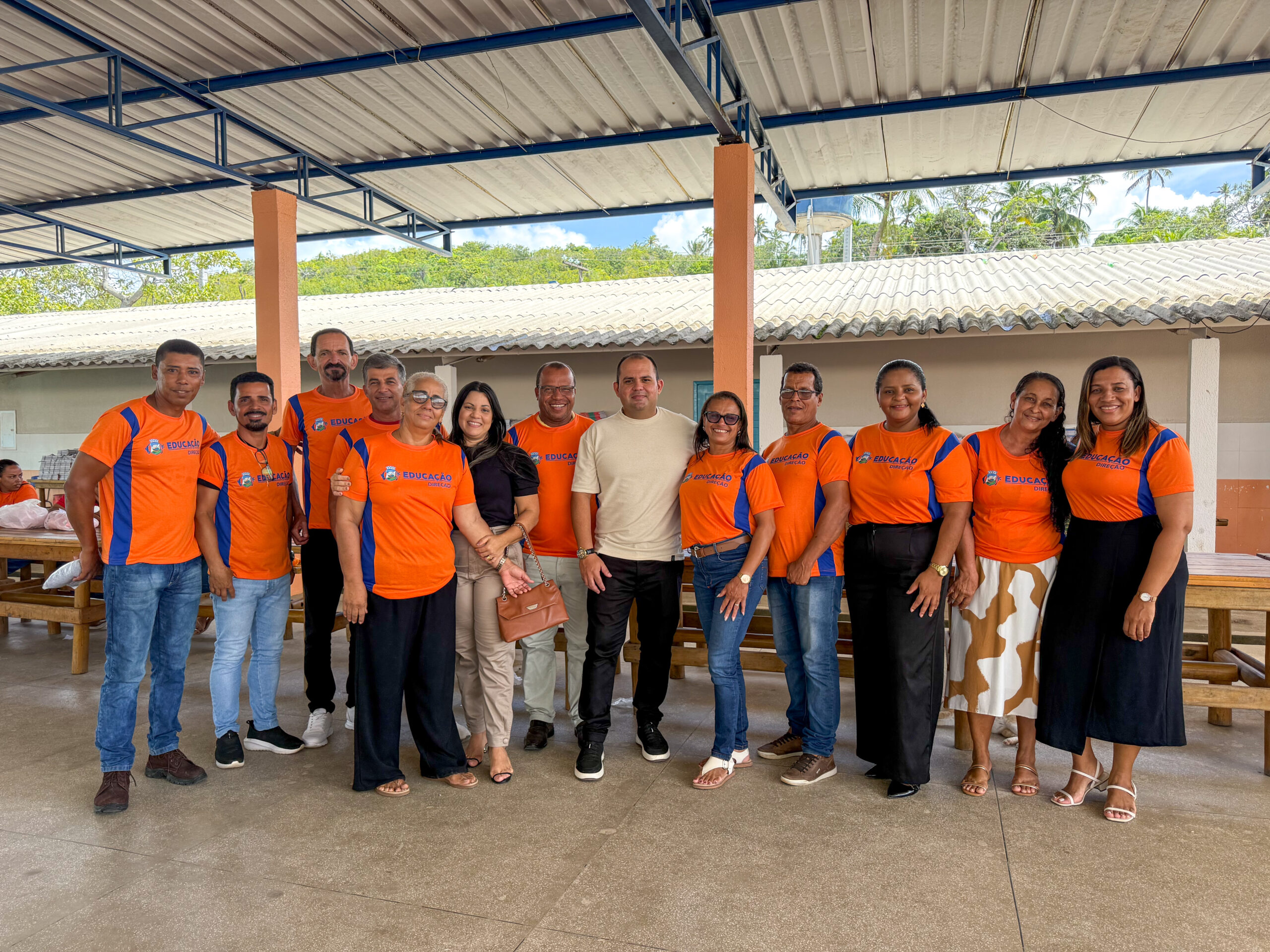 Prefeito Allan de Jesus conclui mais uma etapa da entrega de fardamentos na rede municipal