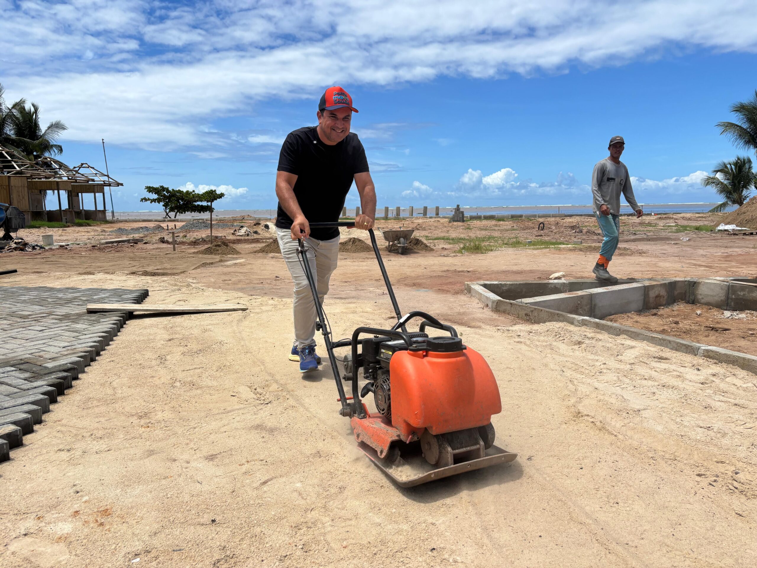 Prefeito Allan de Jesus destaca avanço das obras da nova Praça de Eventos de Porto de Pedras
